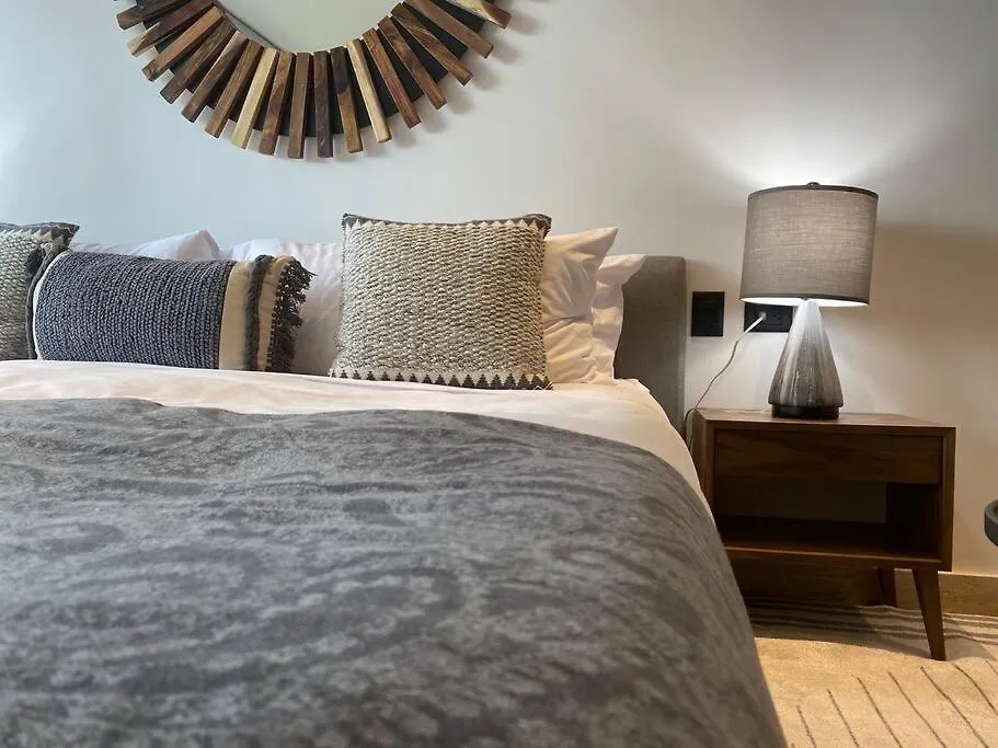 New! Luxury Top Floor Condo-Steps To 5Th-Fast Wifi Playa del Carmen Mexico