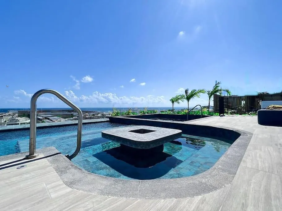 Apartment New! Luxury Top Floor Condo-Steps To 5Th-Fast Wifi Playa del Carmen