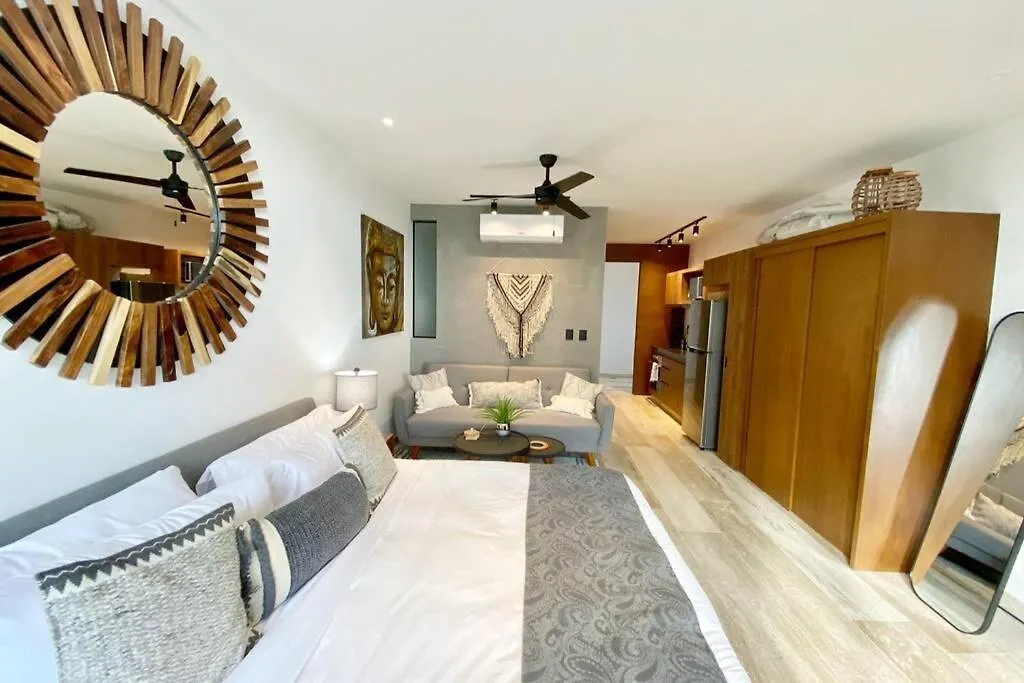 New! Luxury Top Floor Condo-Steps To 5Th-Fast Wifi Playa del Carmen Mexico
