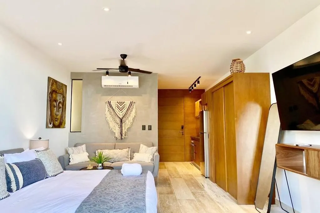 New! Luxury Top Floor Condo-Steps To 5Th-Fast Wifi Playa del Carmen Mexico